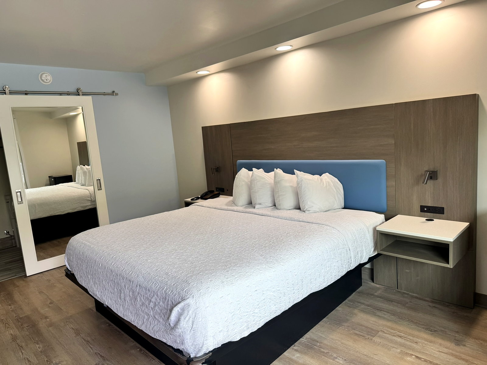 Lodge at Mill Creek guest room
